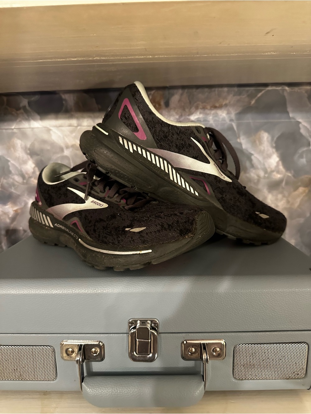 Brooks Adrenaline GTS 23 Running Shoes Womens Size 7 Black Purple Road Sneaker